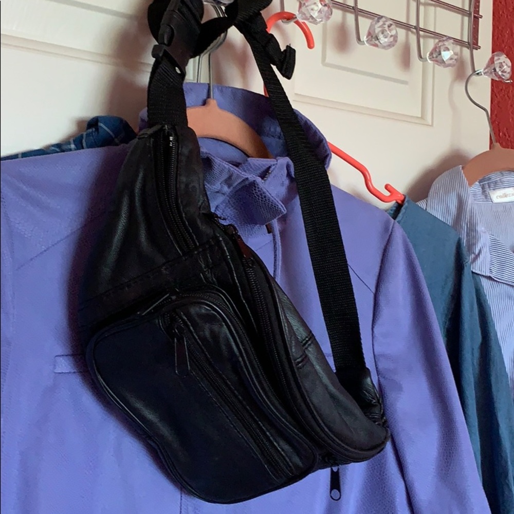 Black fanny pack